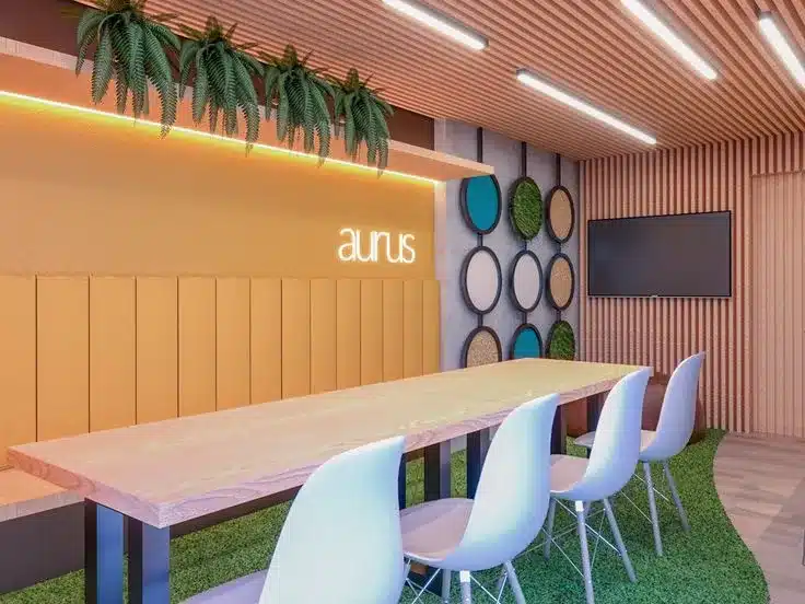 sugestão para decoração de escritório moderno Decoração de escritório moderno, com painéis ripados na parede imitando madeira, além de iluminação estratégica e aconchegante.