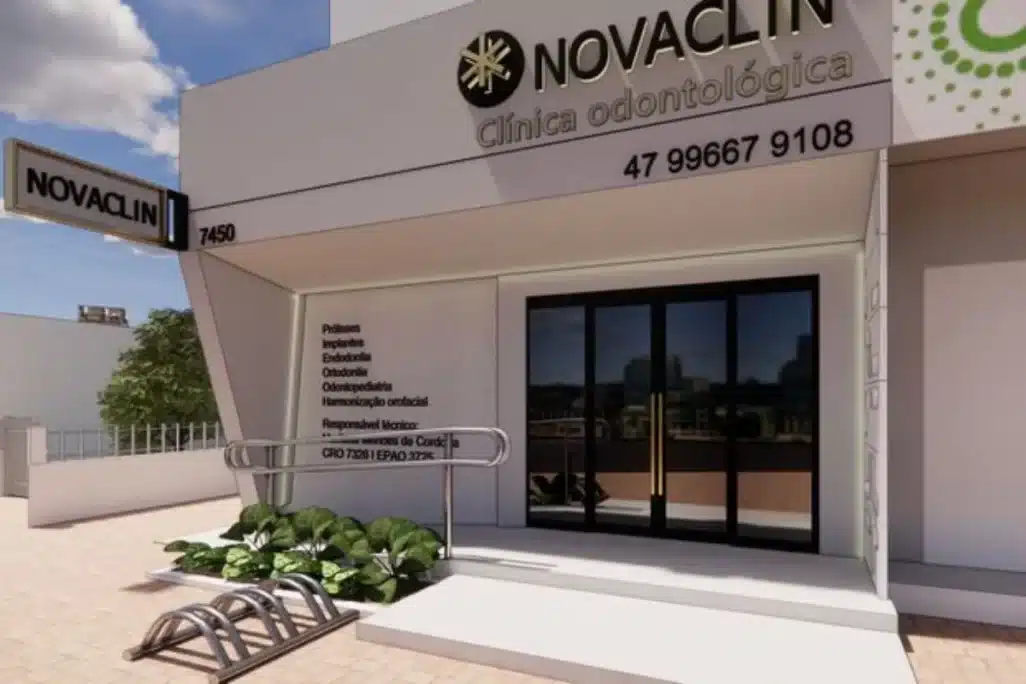 Fachada de clínica odontológica moderna com acessibilidade – Projeto Novaclin SC