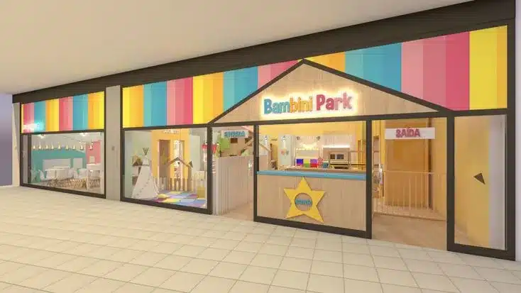 Fachada colorida de loja infantil Bambini Park com projeto de arquitetura comercial voltado para a experiência do cliente.