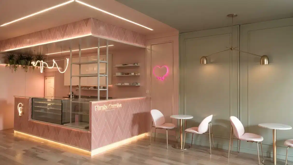 Faturamento por metro quadrado: como o layout de uma doceria pode impulsionar as vendas Projeto de confeitaria com layout eficiente e vitrine estratégica para aumentar o faturamento por metro quadrado.